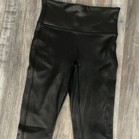 SPANX Faux Leather Black Leggings Size Small - Picture 2 of 7